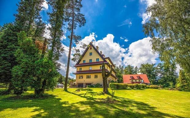 Český ráj: Parádní dovolená v Parkhotelu Skalní město *** s vínem neomezeně + polopenze a 50% sleva na vířivku