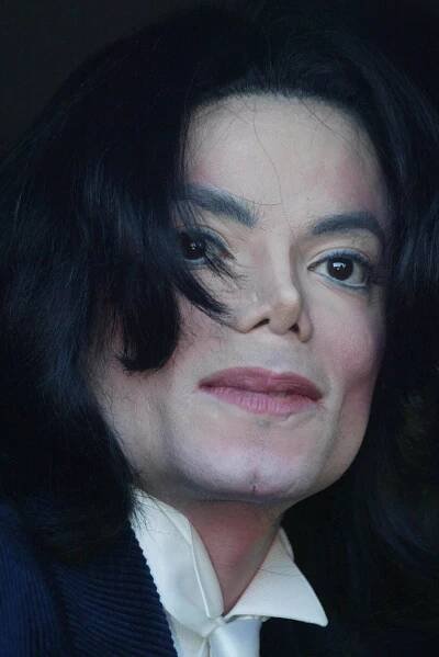 Michael Jackson byl obviněn z pedofilie.