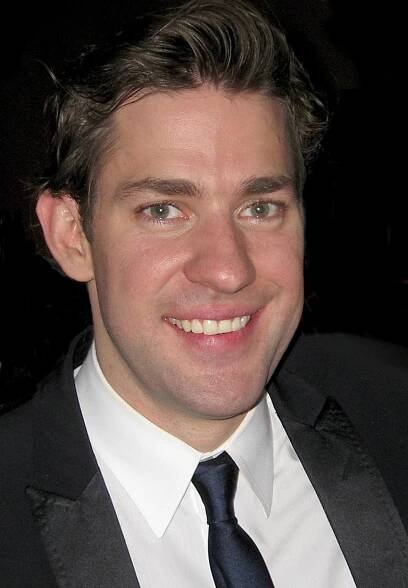 Soubor:John Krasinski and Josh Wood (cropped).jpg – Wikipedie