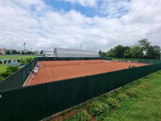 Piaseczno tennis courts
