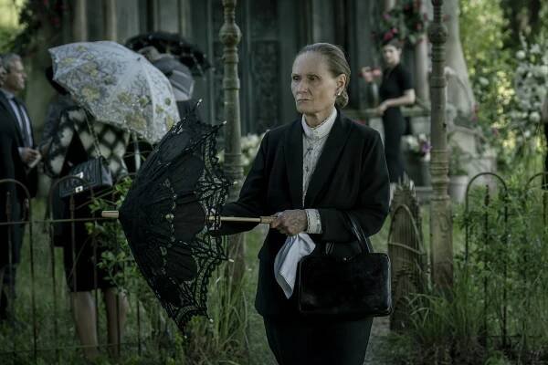 Mayfair Witches - Curioser and Curioser - Z filmu - Beth Grant