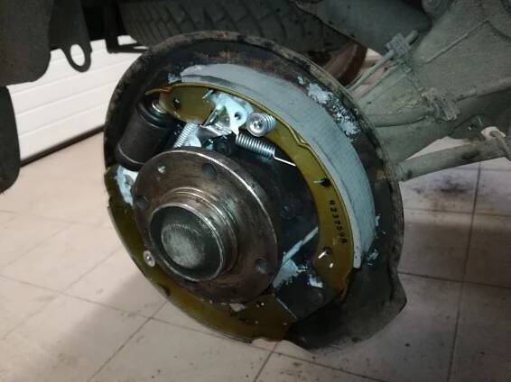 Oprava bubnové brzdy - Autoservis Tomáš Musil - Jičín - Libáň - Mladá Boleslav