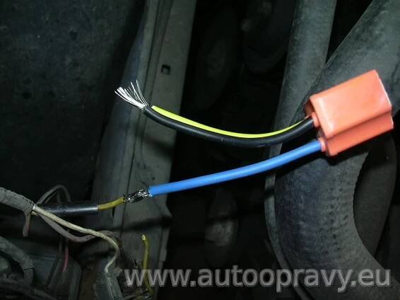 Výměna patice H4 předního světlometu - www.autoopravy.eu