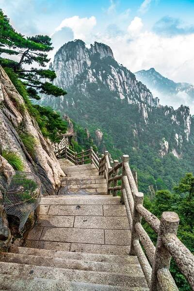 2-Day Sightseeing of Huangshan and Hongcun Village | Places to travel, China travel, Huangshan mountains