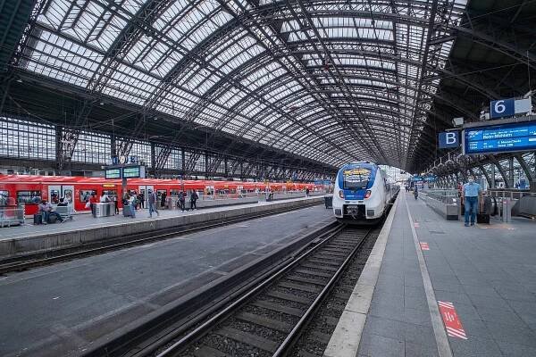 Soubor:Ansichten des Köln Hauptbahnhof 01.jpg