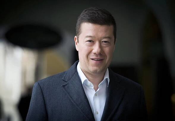 Okamurův syn se distancuje od otcova hnutí: Na oslavách jsem byl z povinnosti
