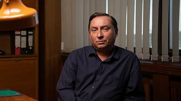 Robert Mikluš v seriálu Devadesátky (2022)