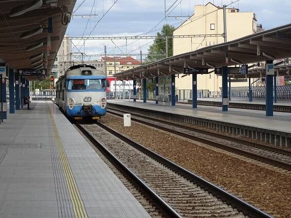Soubor:Nádraží Praha-Holešovice, vlak.jpg