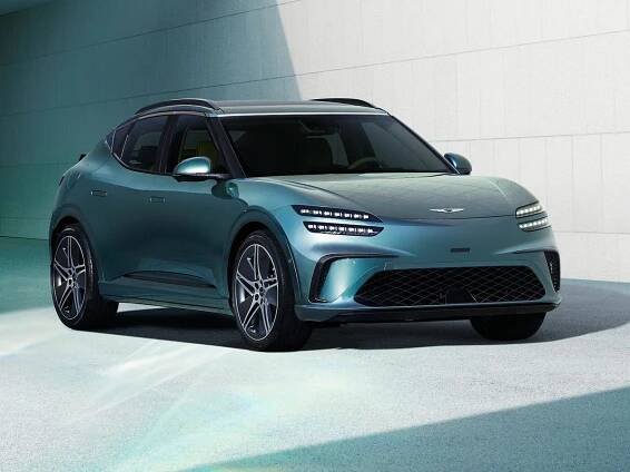 Genesis GV60 prošel faceliftem, láká na nová světla i lepší displej v kabině