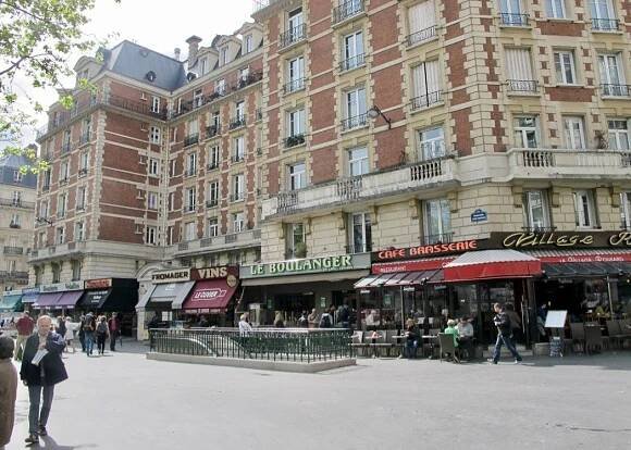 Two Buildings that Build Life: Fostering Sidewalk Social Life in Brooklyn and Paris