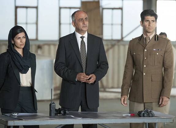 Ve jménu vlasti - Chystá se ještě něco dalšího - Z filmu - Nimrat Kaur, Art Malik, Raza Jaffrey