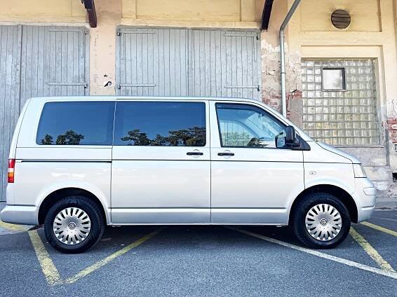 VOLKSWAGEN T5 CARAVELLE 2.5TDi 96KW 8MÍST 6RYCHLOSTÍ | ALLCARS – Autocentrum Hradec Králové
