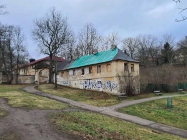 Manželé Vlčkovi začali na Cibulce rekonstrukcí domku zahradníka