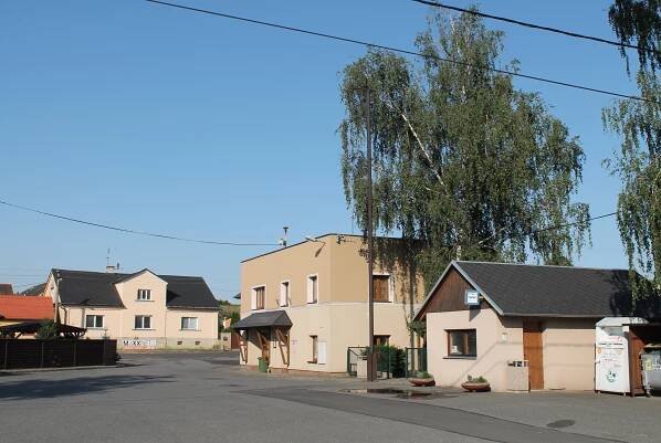 Soubor:Opava, Milostovice, Lihovarská (2019-08-14; 04).jpg – Wikipedie
