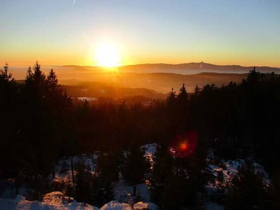 Západ slunce nad Ještědem - pohled z rozhledny Slovanka - 2 km - ubytování Janov nad Nisou - Hrabětice - foto 4
