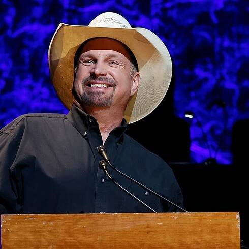 Garth Brooks Weight Loss Gummies Ads Are a Scam