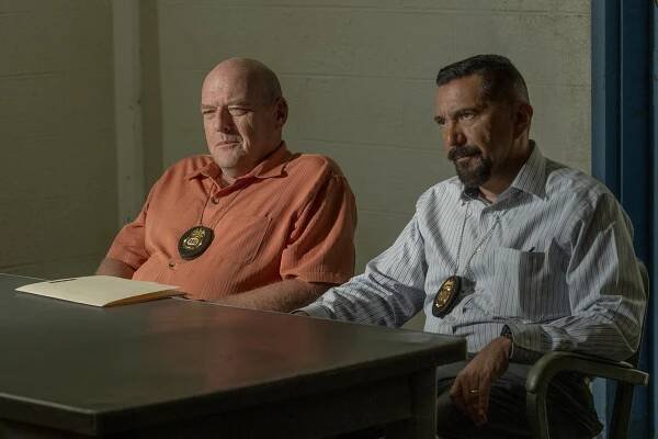 Dean Norris, Steven Michael Quezada - Volejte Saulovi - Ten správnej člověk - Z filmu