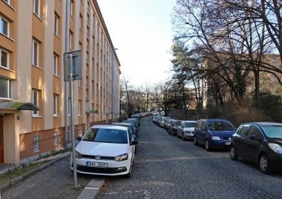 Soubor:Tulská street, Praha.jpg