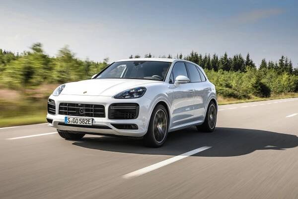 Řídili jsme nové nejsilnější Porsche Cayenne! Je to hybrid, ale elektřina mu přináší ještě víc rychlosti