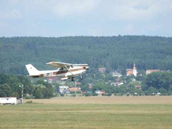 Aeroklub Hořice-Den otevřeného letiště 10.9.2016 - Obec Holovousy
