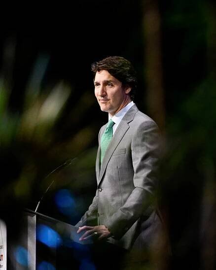 New aircraft glitch for Canada's Trudeau before return from Jamaica