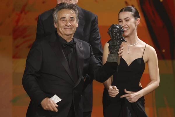 Eduard Fernández recoge su Goya como mejor actor