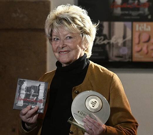 Umanutá Pyšná princezna, ale i Agatha Christie: Alena Vránová (91) se vyfotila s cenou a všem spadla brada