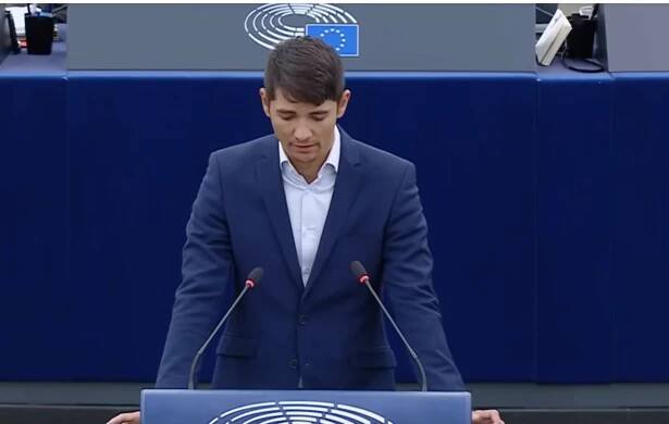 Slovenskí europoslanci vyčistili žalúdky svojim pokryteckým kolegom v EP