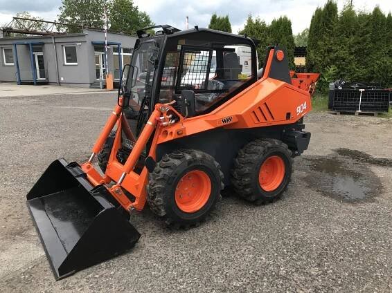 Smykový nakladač Locust L‑904 SPEED+ (45kW) | ZTS Dvůr Králové nad Labem