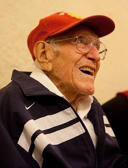 Zemřel válečný veterán Zamperini (†97): Inspiroval Angelinu Jolie k natočení filmu!