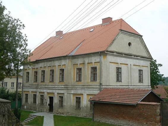 Soubor:Brankovice - fara.jpg