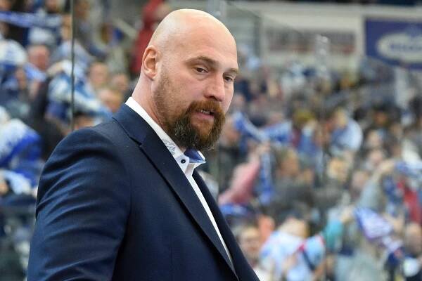Čepice na led. Kometu poslal do semifinále Zaťovič, Hradci nasázel hattrick