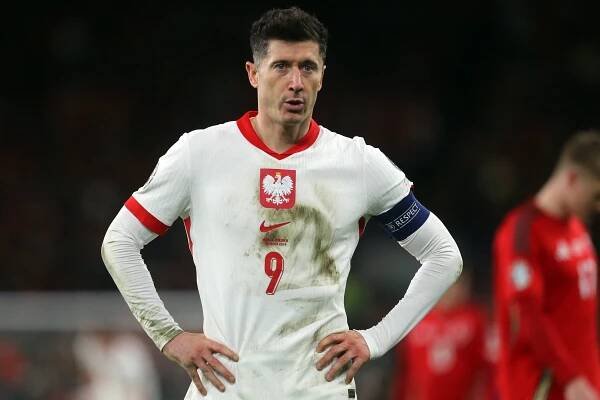 Robert Lewandowski refuses to play for Poland after being stripped of captaincy
