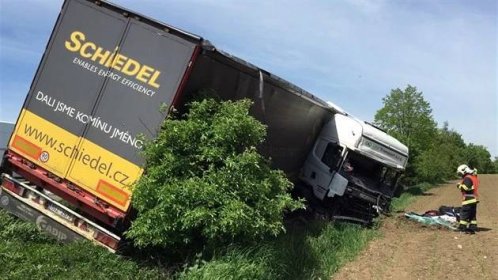 Nehoda kamionu a náklaďáku na R7 - iDNES.tv