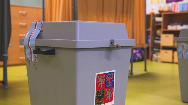 Krajské volby 2024 termín, systém, kandidáti, kurzy
