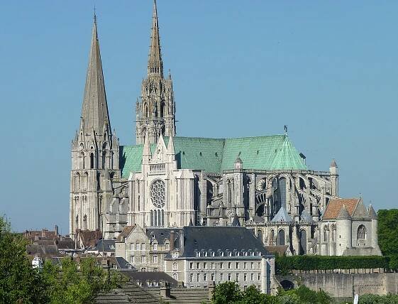 Soubor:Notre Dame de Chartres.jpg