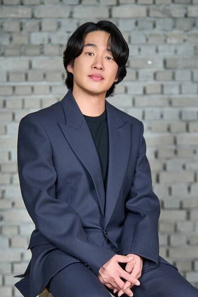 Ahn Jae-hong: A High-Five to His Film Career