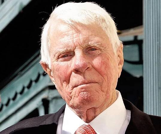 Peter Graves Biography - Facts, Childhood, Family Life & Achievements