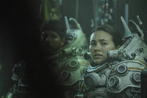 Pod vodou - Z filmu - Jessica Henwick