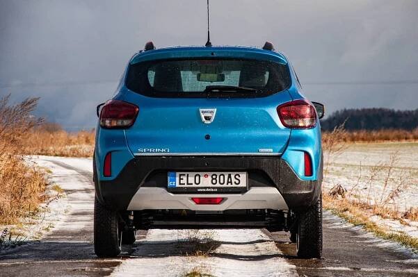 Test Dacia Spring: Elektrický trabant z Číny je čtyřmístné auto za cenu baterie Škody Enyaq iV