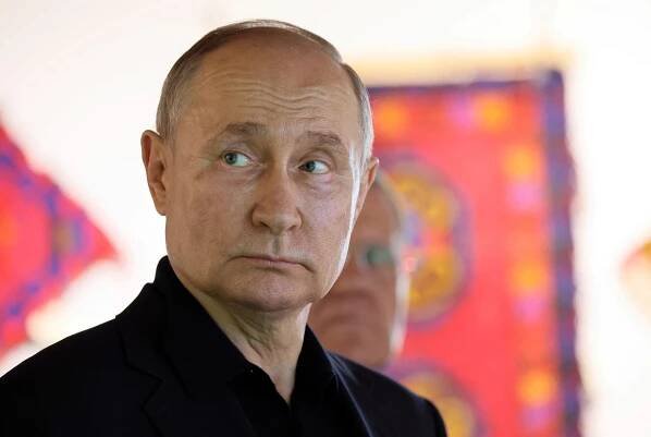 Putin úřadoval: Zvýšil věk pro službu v armádě a omezil u ruských firem podíly vlastníků ze zahraničí