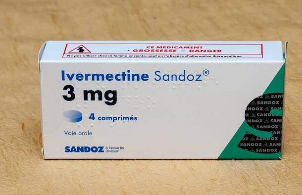 Zoufalí Češi si začali covid-19 sami léčit odčervovací pastou pro koně s ivermektinem. I zvířata vážící 600 kg na ni mívají ošklivé reakce, varují veterináři - Mix24.cz