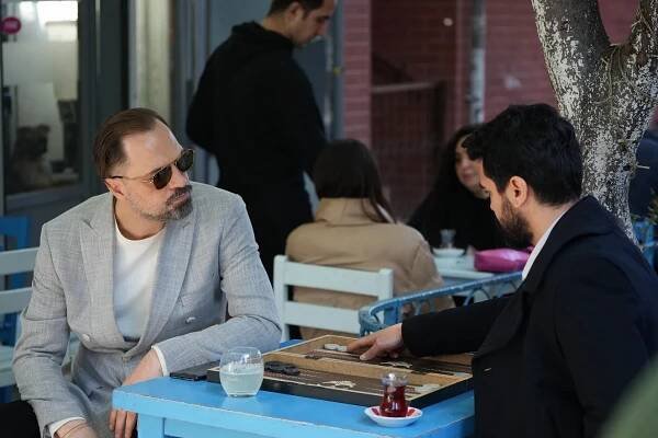 Gelsin Hayat Bildiği Gibi - Episode 35 (E35) (2023)