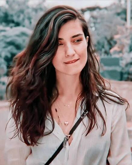 Tuba Buyukustun Short Hair Height, Net Worth, Husband Kids