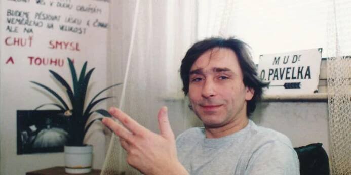 Herec Ondřej Pavelka ve svém pražském bytě na snímku pořízeném před 13 lety.