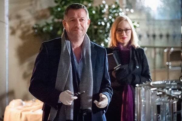 Jak prosté - Jednoprocentní řešení - Z filmu - Sean Pertwee, Sarah Goldberg