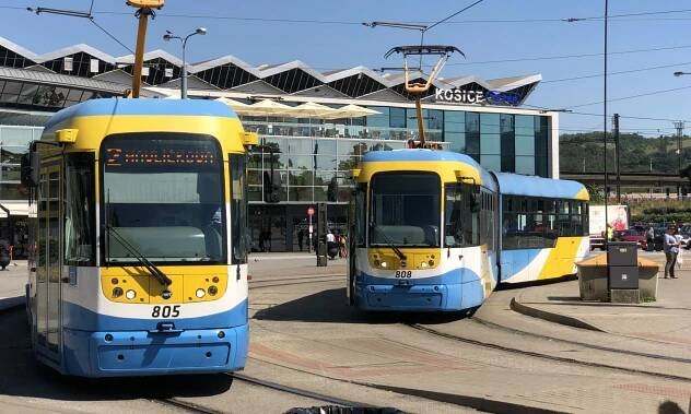 Nočné čistenie električkových tratí ešte nekončí
