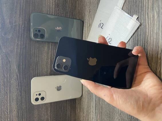 Prodám iPhone 12, 64GB Černý + kryty a skla za 16 999 CZK - 1/2022 - Apple Bazar