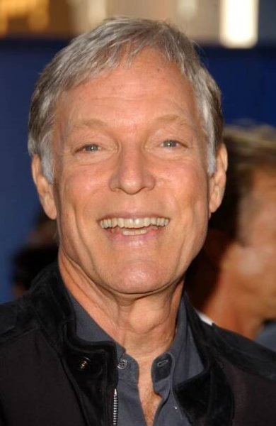 Včera zomrel vo veku 90 rokov Richard Chamberlain najznámejší svojou postavou katolíckeho kňaza Ralpha - SUPERBABKY