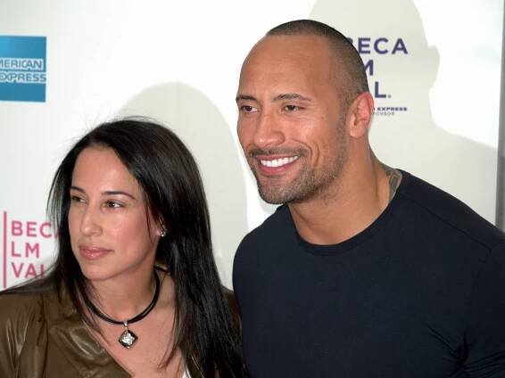 Soubor:Dany Garcia and Dwayne The Rock Johnson 2009 portrait.jpg – Wikipedie